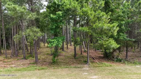 221 Garbacon Dr, Beaufort, NC 28516
