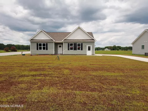 601 Bright Harvest Dr, Maysville, NC 28555