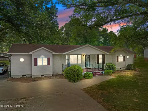 322 Neville St, Princeville, NC 27886