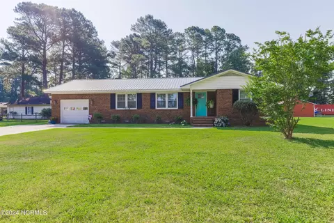 238 Dogwood Dr, Warsaw, NC 28398