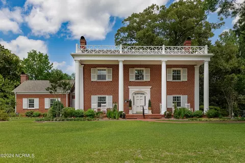 306 Woodland Dr, Jacksonville, NC 28540