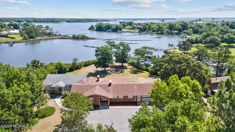 216 Oyster Ln, Hubert, NC 28539
