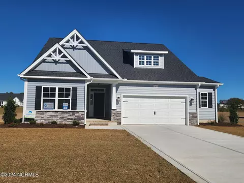 2863 Tucker Hill Dr, Grimesland, NC 27837