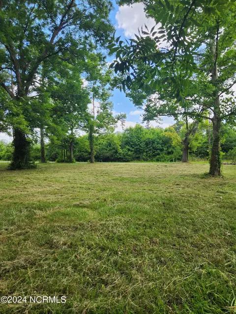 2 N Wilkes St, Chadbourn, NC 28431