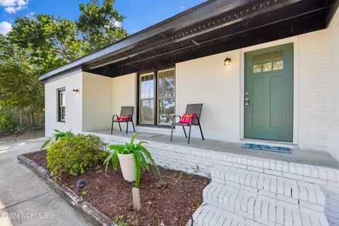 622 Silver Lake Rd, Wilmington, NC 28412