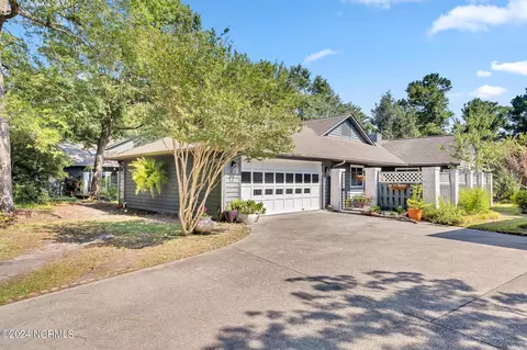 102 Red Bird Ln, Hampstead, NC 28443