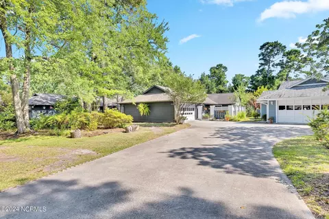 102 Red Bird Ln, Hampstead, NC 28443 photo 2