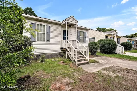 714 Varsity Dr, Wilmington, NC 28403