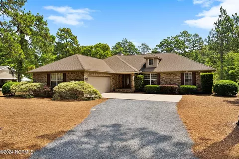155 Forest Glen Rd, Southern Pines, NC 28387