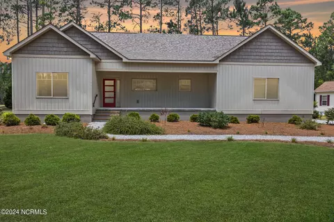 2078 Royal Pines Dr, New Bern, NC 28560