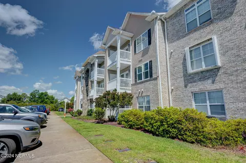 618 Condo Club Dr UNIT 210, Wilmington, NC 28412