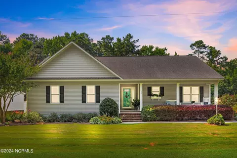 159 Hollis Dr, Blounts Creek, NC 27814