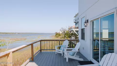 465 Atkinson Point Rd, Surf City, NC 28445