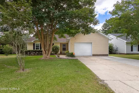 303 Raintree Cir, Jacksonville, NC 28540