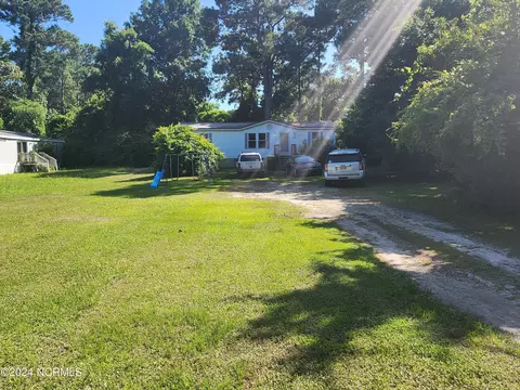 658 Bay Harbor Dr, Hampstead, NC 28443 photo 2