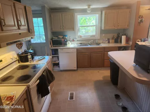658 Bay Harbor Dr, Hampstead, NC 28443 photo 11