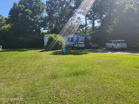 658 Bay Harbor Dr, Hampstead, NC 28443 photo 1