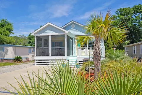 122 NE 72nd St, Oak Island, NC 28465
