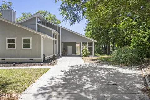 1026 Chadwick Shores Dr, Sneads Ferry, NC 28460