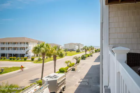 105 SE 58th St #7202, Oak Island, NC 28465