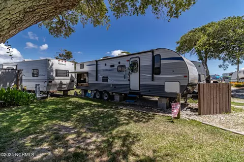 94 Pelican St, North Topsail Beach, NC 28460