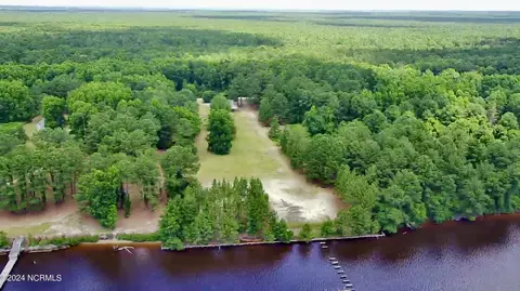 1175 W Waterway Dr, Belhaven, NC 27810