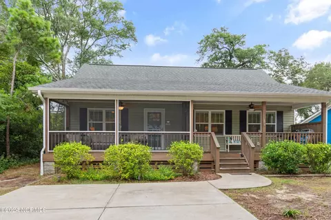 166 NW 1st St, Oak Island, NC 28465