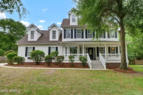 140 Bayshore Dr, Sneads Ferry, NC 28460