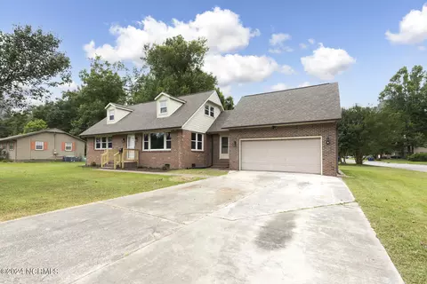 813 Gardenview Dr, Jacksonville, NC 28540