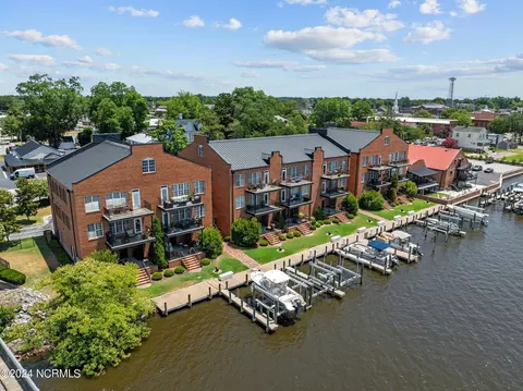 425 W Main St #303, Washington, NC 27889