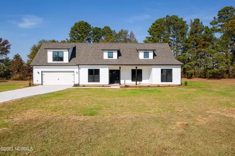 83 Hidden Cove Ln, Clinton, NC 28328