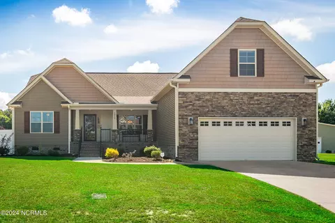 2822 Autumn Blaze Ct, Greenville, NC 27858