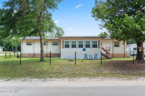 965 Charlotte Ave SW, Calabash, NC 28467