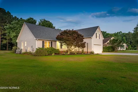 943 Jetty Pl, Grimesland, NC 27837
