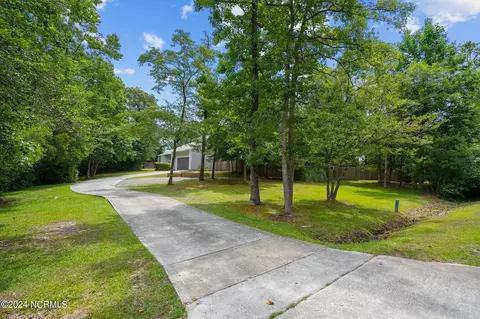 401 Creekview Dr E, Hampstead, NC 28443 photo 4