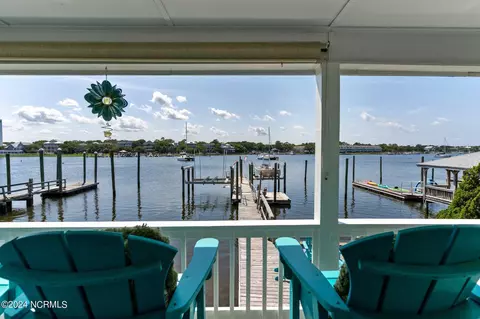 909 Canal Dr, Carolina Beach, NC 28428