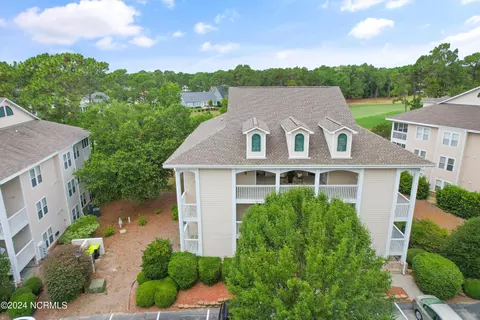 3350 Club Villas Dr # 902, Southport, NC 28461