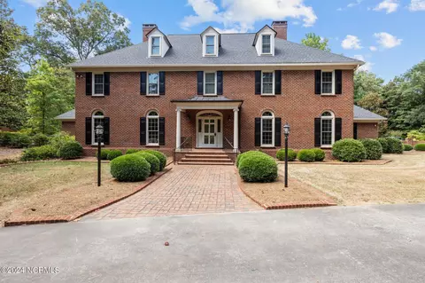 3910 Country Club Rd, Trent Woods, NC 28562