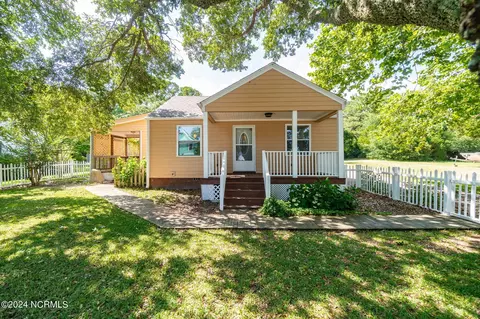 134 Edgewater St, Newport, NC 28570