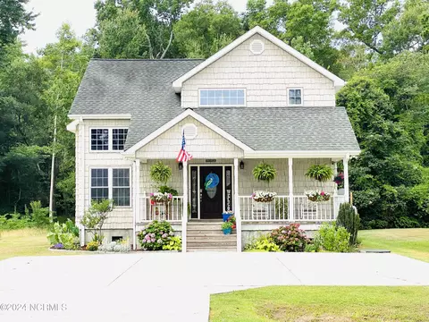 1068 Waccamaw Shores Rd, Lake Waccamaw, NC 28450