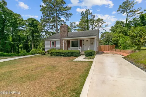 334 Pinecrest Dr, Fayetteville, NC 28305