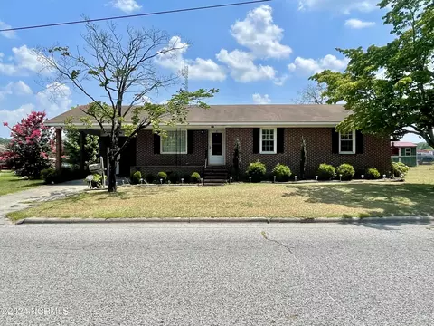 106 Martin Ave, Williamston, NC 27892
