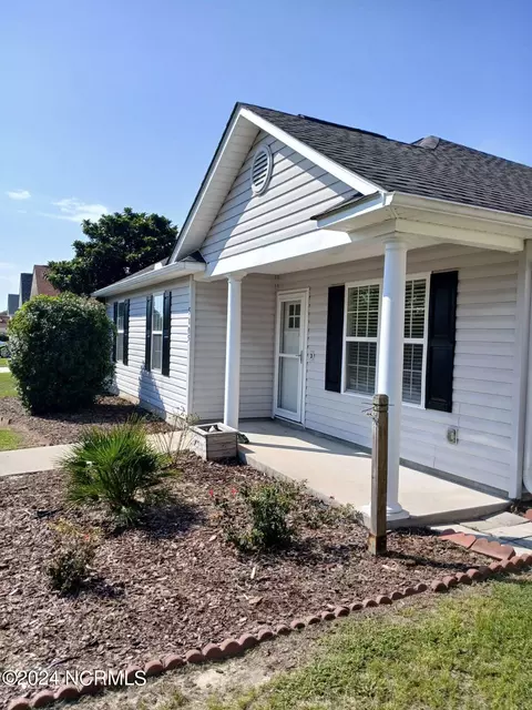 5005 N Hampton Dr SE, Southport, NC 28461