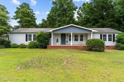 1241 Watts Landing Rd, Hampstead, NC 28443