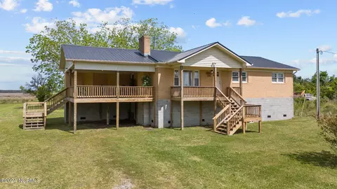 1154 Merrimon Rd, Beaufort, NC 28516