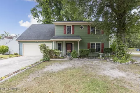 102 Carlisle Ct, Jacksonville, NC 28546