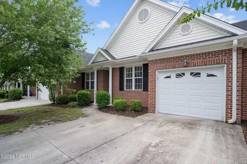 5242 Christian Dr, Wilmington, NC 28403