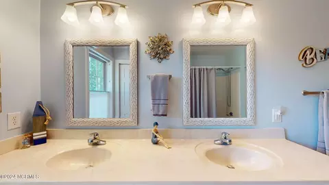 Bath - 804 Potomac Dr, Chocowinity, NC 27817 photo 3 of 4