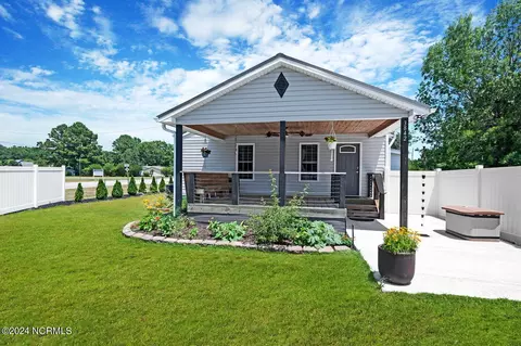 3842 Avon Rd, Grimesland, NC 27837