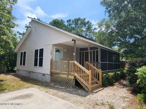 165 NW 2nd Street St, Oak Island, NC 28465